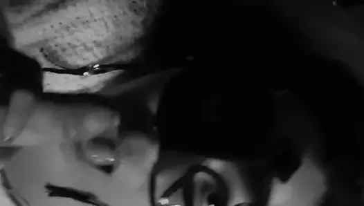 Maske taktım, arkadaşıma oral seks yaptım ve yutkundum.