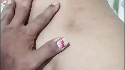 Hintli üvey kız kardeş domaltarak sikişiyor