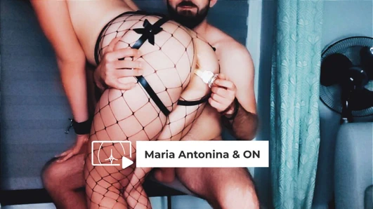 Genç Polonyalı kaltak cam dildo ve kalın bir yarakla çifte sikildiğinde aklını kaybediyor