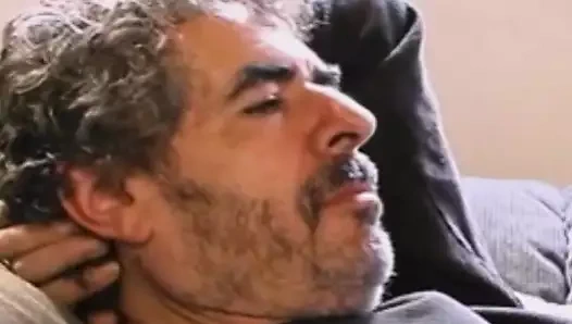 İlginç çift eş değiştirme olayını deniyor