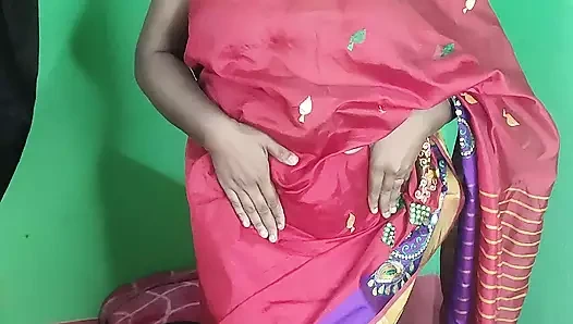 Desi bhabi sruti masajlar ona vücut ile yağlar ve sikikleri bir salatalık