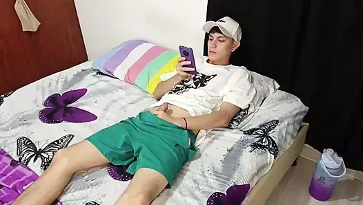 Üvey erkek kardeşim tantaly seks bebeğimi sikiyor. Beni kıskandırıyor ve ben onu sikiyorum