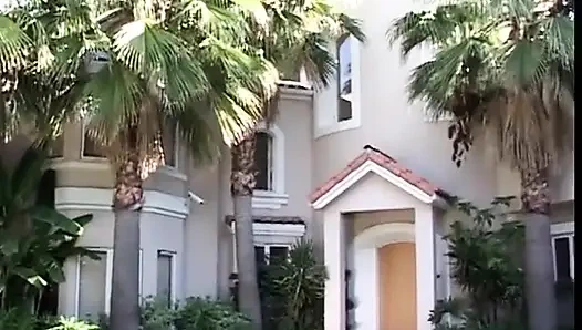 Büyük yarak emiyor amcık sikiyor bahçede amcık yalıyor