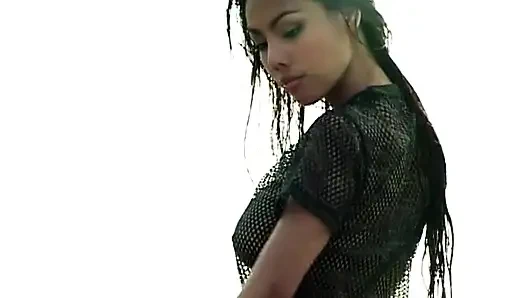 İki sevimli kız açık havada şehvetli