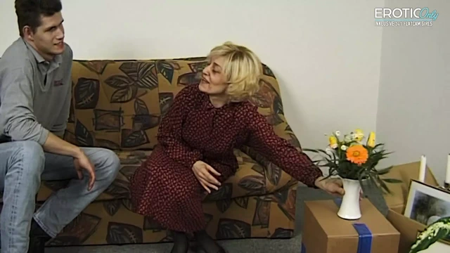 Nine Ilse damadını baştan çıkarıyor