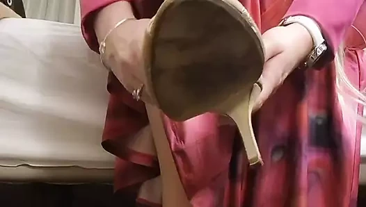 Partiden sonra yüksek topuklularımı çıkariyorum