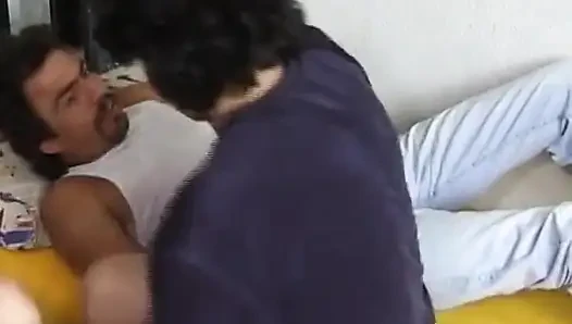 Tombul Alman nine büyük yarakla sikilmeyi seviyor