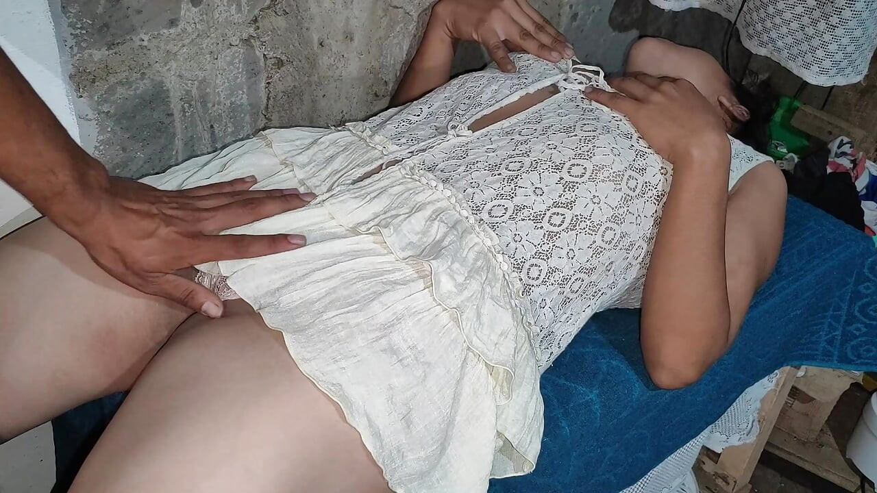 Üvey kız kardeşinin bakire amının içine inliyor ve Tamil India'nın xvideosunda ayrılıyor.
