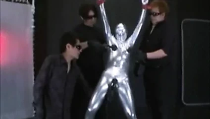 Asya yapılmış için boşalmak içinde bir bodysuit