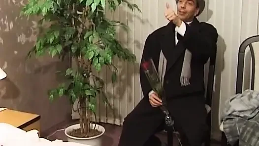 Kıllı amcıklı bu Alman hatun yarağa binmeyi seviyor