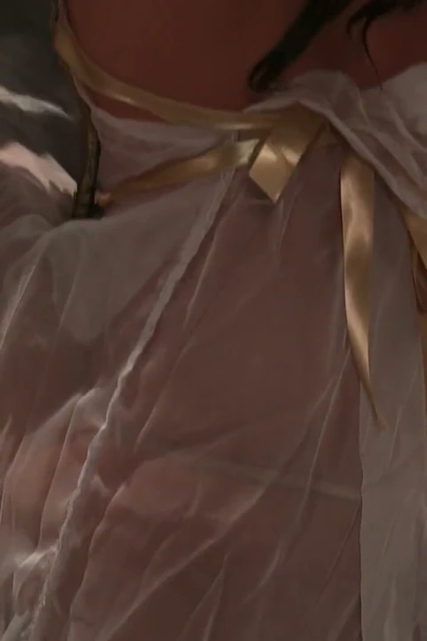 Süper kahraman gibi giyinmiş Heat_scene_2_a çift orta yaşlı seksi kadın içindeki kedi yavruları birlikte üçlü seks yapıyor.