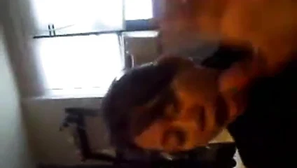 Asya milf gags üzerinde siyah çük