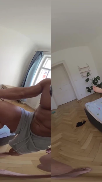 Эпический момент из "Katy Rose и Mia Trejsi - миниатюрная рыжая получила кримпай в дикой Пасхи, двойная вагинальная (DV) оргия - VR часть третья"