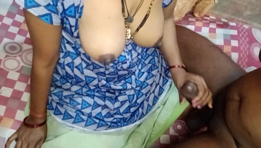 Evli kadın kızgındı, koca onu kalın yarağıyla sikiyor, böylece karısı mutlu oldu