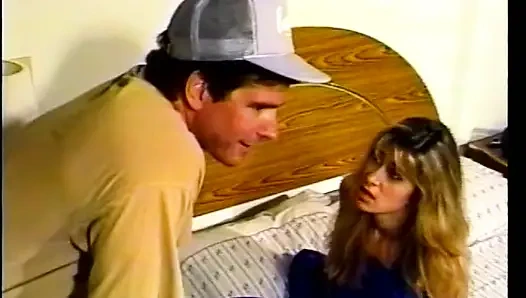 Çarpıcı sarışın peacherino tiffany mynx çekici adam için bacaklarını açmasına karşı değil