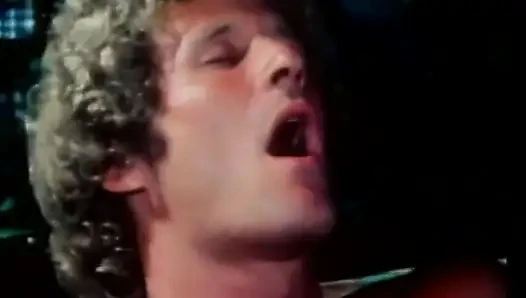 Randy yarak emiyor bebek amını siktirdikten sonra üzerine boşalıyor