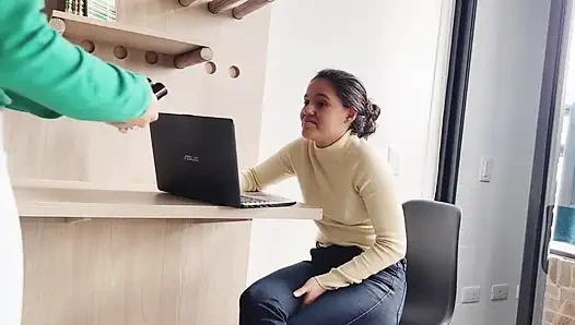 Lezbiyen eski sevgilimi yeni dairesinde takip ediyorum!!