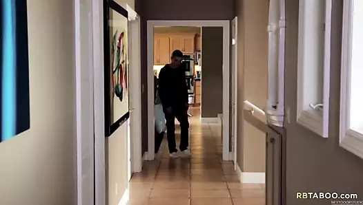 Çarşaf ve yatak örtüsü onu korumaz