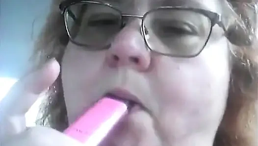 Yaramaz hemşire Vicki Vapes sonra arabasında