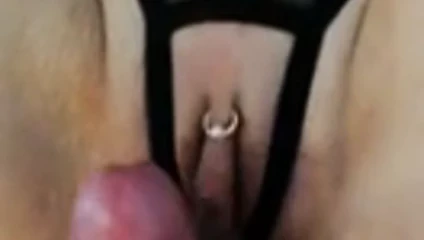 Yakın yukarı sikme ile dev cumshot üzerinde sıcak orospu