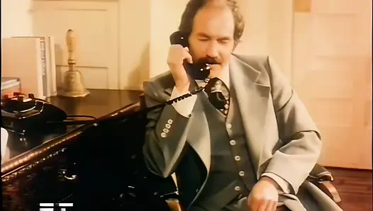 Dim İtalyan ışıklarının altında şehvetli sikişiyor