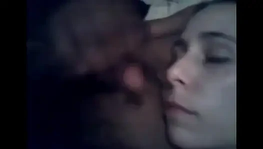 Lil Mary işerken sakso çekiyor