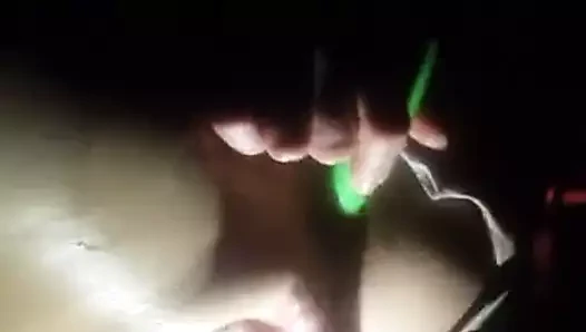 Karanlık viberator içinde kızdırma ile kendini lanet