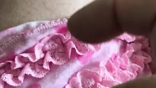 Frilly külot mastürbasyonu ve boşalma