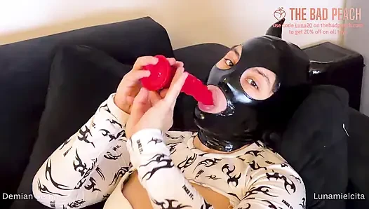 The Bad Peach oyuncağımla anal oyun - Çok derine gidiyor!