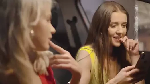 handjob üvey kızkardeş cadı, üçlü vardır the en iyi yolu sta için