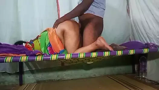 Ateşli tamil sari teyze ev yapımında domaltarak sikişiyor