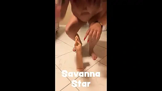 Çifte özellik: aşırı yumruk sokma oyuncağı ve şişman esneme - Savanna hepsini alıyor