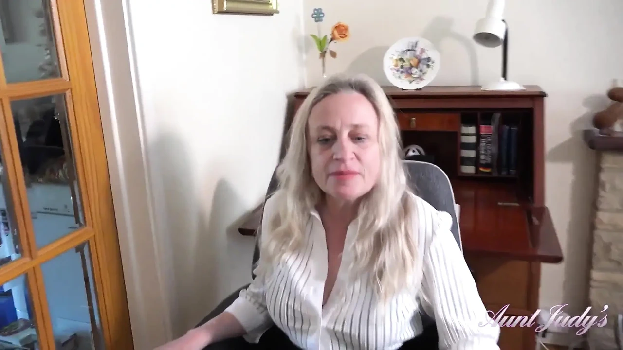 Must See: Auntjudys Your Horny Mature Boss Andrea Ann Sucks Your Cock At The Office (Uncut) - Vienna Special