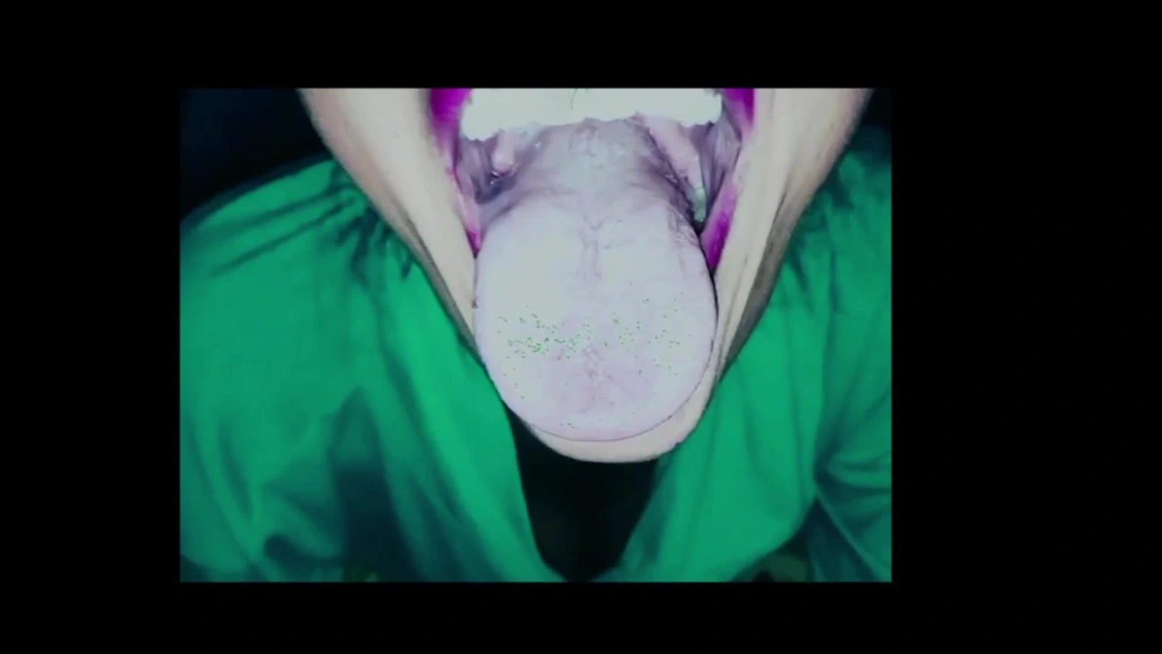 Yaramaz kızın ağzına boşalma