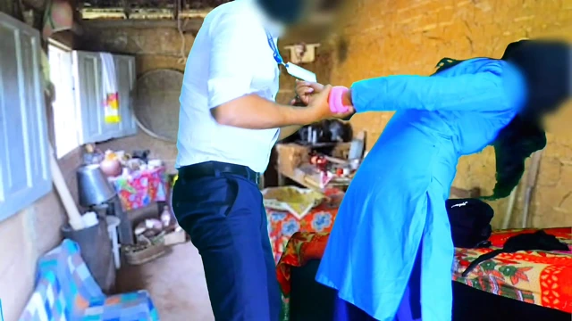 KULÜBEDE SEKS. Hintli köylü kız sıkı amcık ilk kez xxx video, hintli ateşli güzel liseli kız seks yapıyor