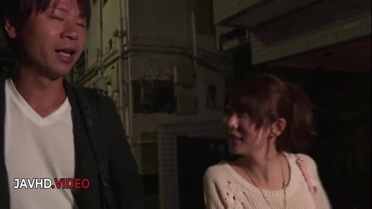 Vahşi Asyalı ev hanımı miu suzuha evde genç sevgilisi tarafından sert sikiliyor