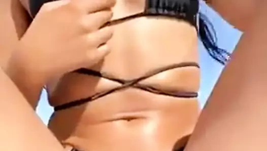 Halkla paylaşın (comparte con el publico)