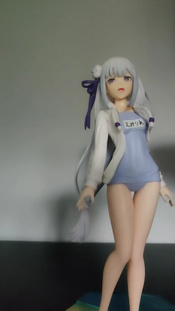 Ловушка кончает на тело Emilia # 1