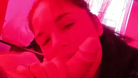 Üvey kızım geceleri sikimi emiyor