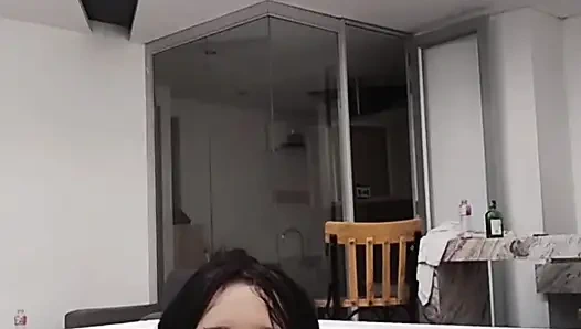 Süper jakuzy dövmeli önde mastürbasyon yapıyor