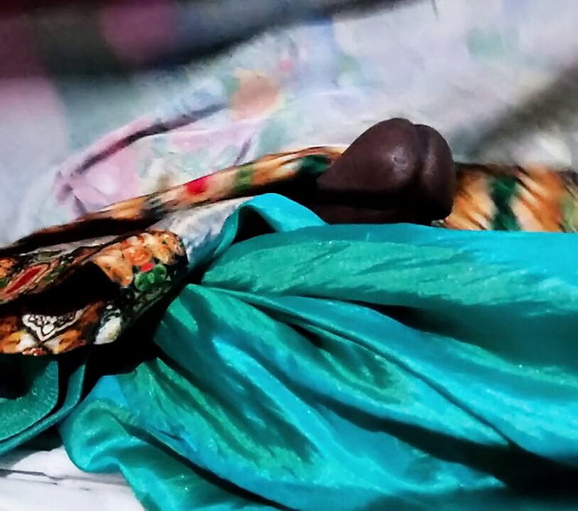 annenin yeşil saten ipeksi takım elbise şalvar ile handjob(07)