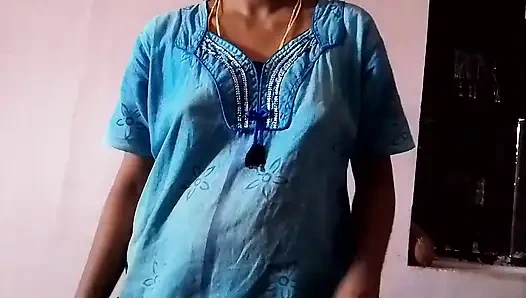 Tamil kız meme gösterisini parmaklıyor