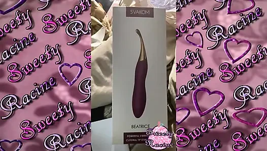 Zenci iri güzel kadın klitoris havasıyla karanlık amcığı memnun ediyor