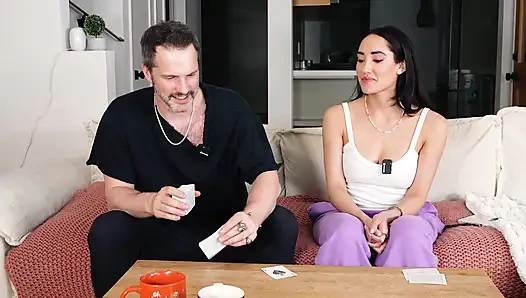 Güzel latin yıldızı Chloe Amour Tom Games podcast'inde twerk yapıyor