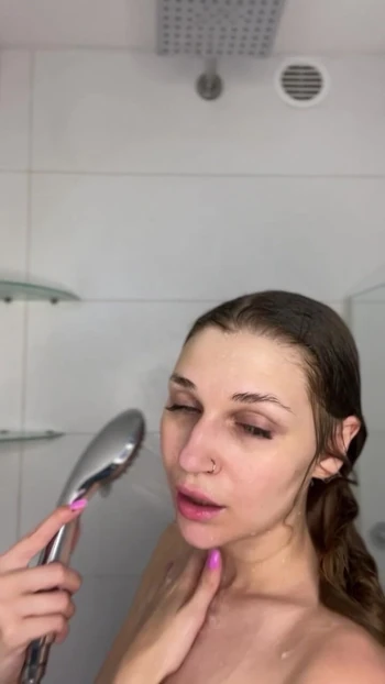 Есть смелости трахнуть меня в душе? 😉