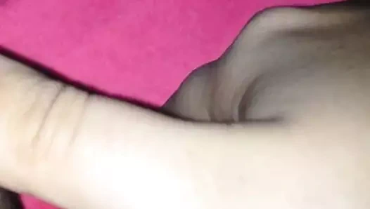 Babe inmek için salatalık kullanır