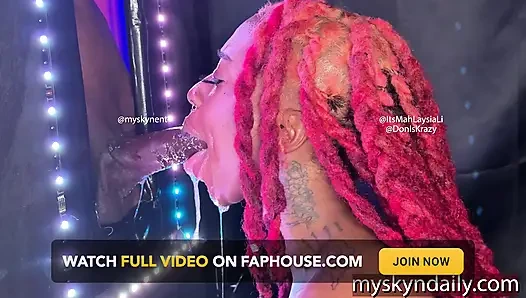 Gırtlağına kadar büyük zenci yarağı alıyor