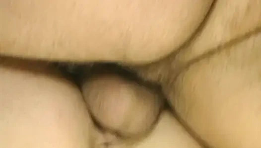 Ateşli sarışın Alman sürtükler klasik dörtlü sekste büyük yarakları paylaşıyor