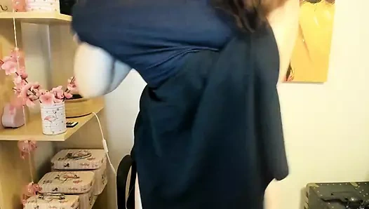 Güzel İtalyan üvey annen için büyük göğüsler