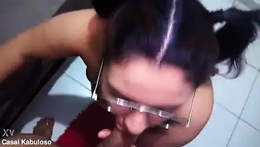 Sıcak karısı sikişmek için giyiniyor.